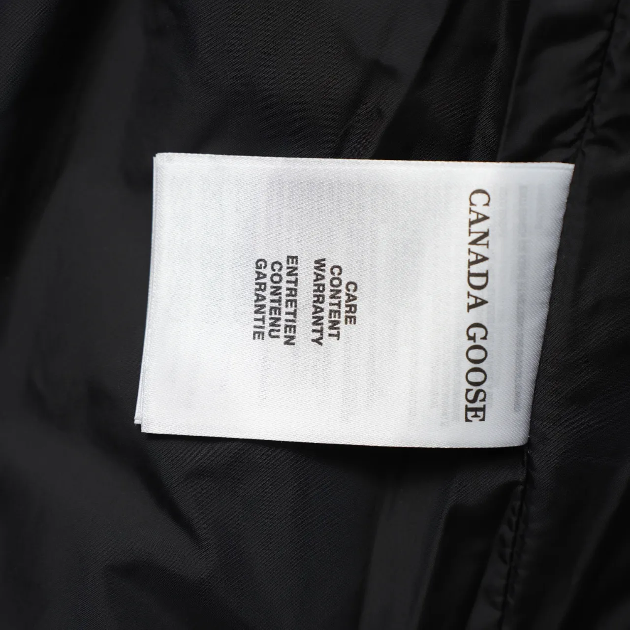 P340 CANADA GOOSE丨Canada Goose slanted pocket stand collar down vest Color: Large white and black label Size: XS-XXL